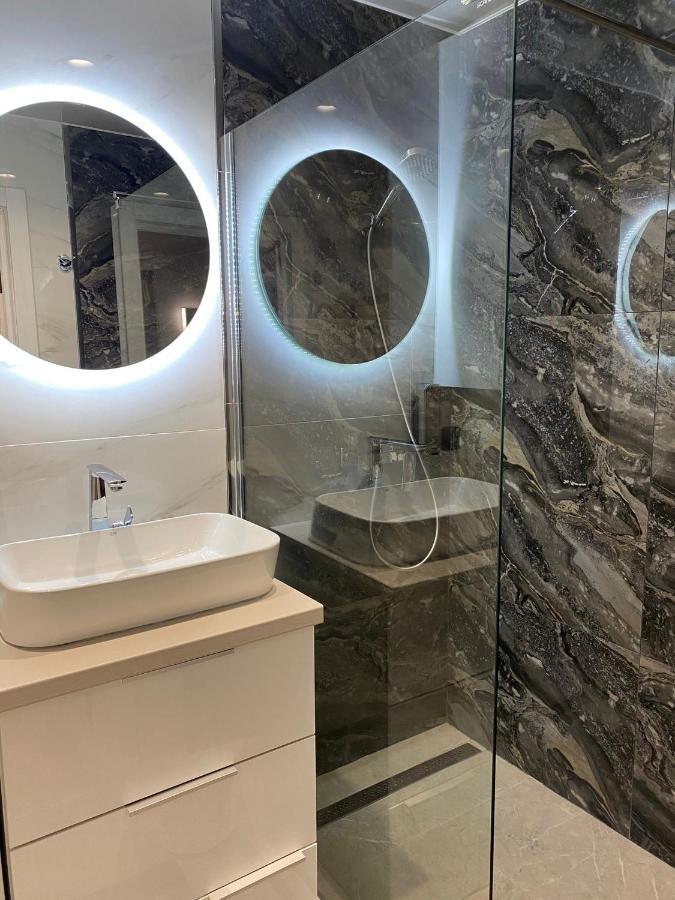 Citadel Vip Apartment Lviv Exteriör bild